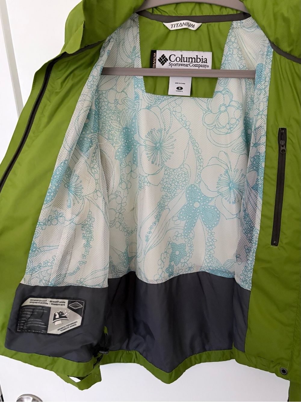 Columbia Titanium Green Waterproof Hooded
Rain Jacket Small - Picture 7 of 16